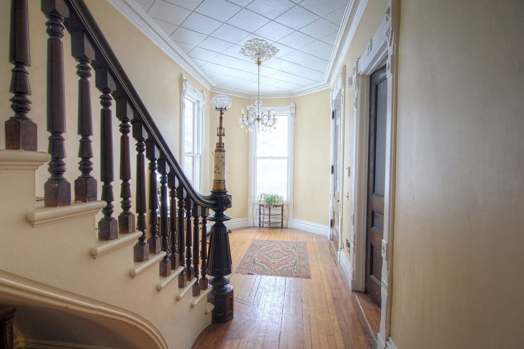 An 1870s Victorian Mansion With Beautiful Light (17)