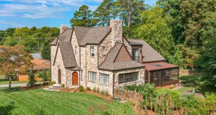 Renovated-1935-Tudor-Revival-Pending-Sale-in-Knoxville-Tennessee.jpg
