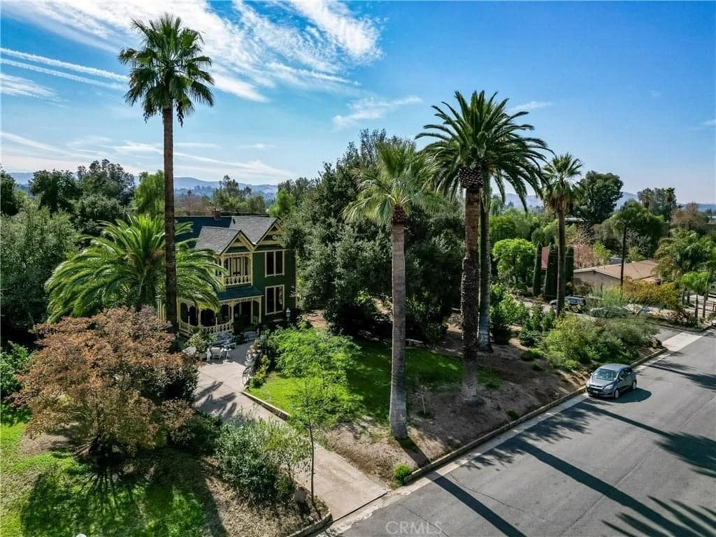 1888 Gothic Revival For Sale In Redlands California (16)
