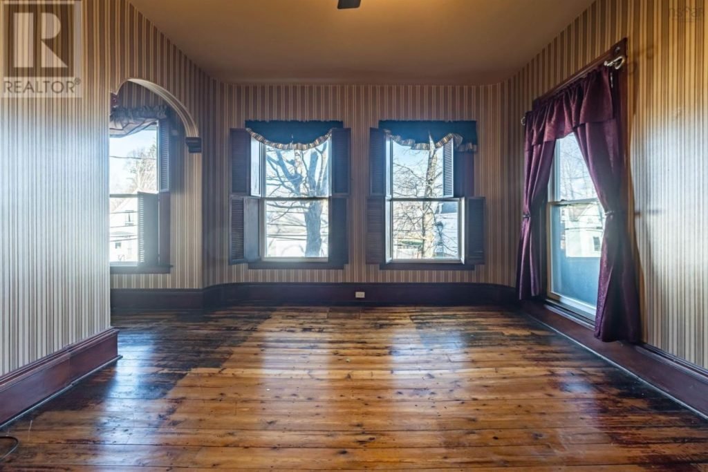 1891 Victorian For Sale In Amherst Nova Scotia (4)