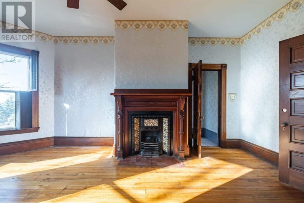 1891 Victorian For Sale In Amherst Nova Scotia (6)