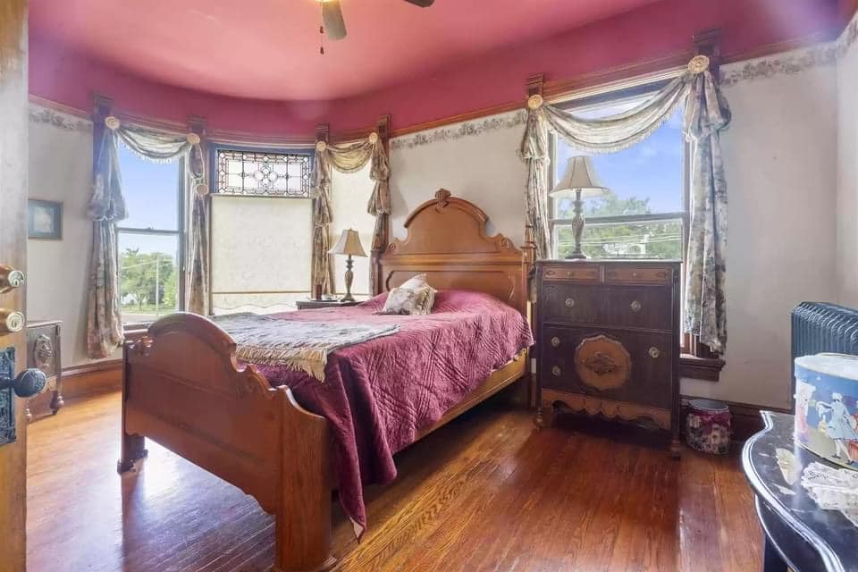 1893 Queen Anne For Sale In Vinton Iowa (12)