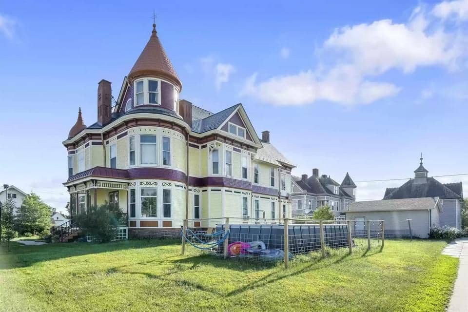 1893 Queen Anne For Sale In Vinton Iowa (14)