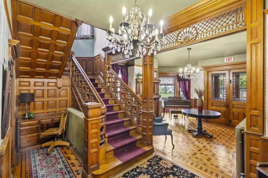 1893 Queen Anne For Sale In Vinton Iowa (4)