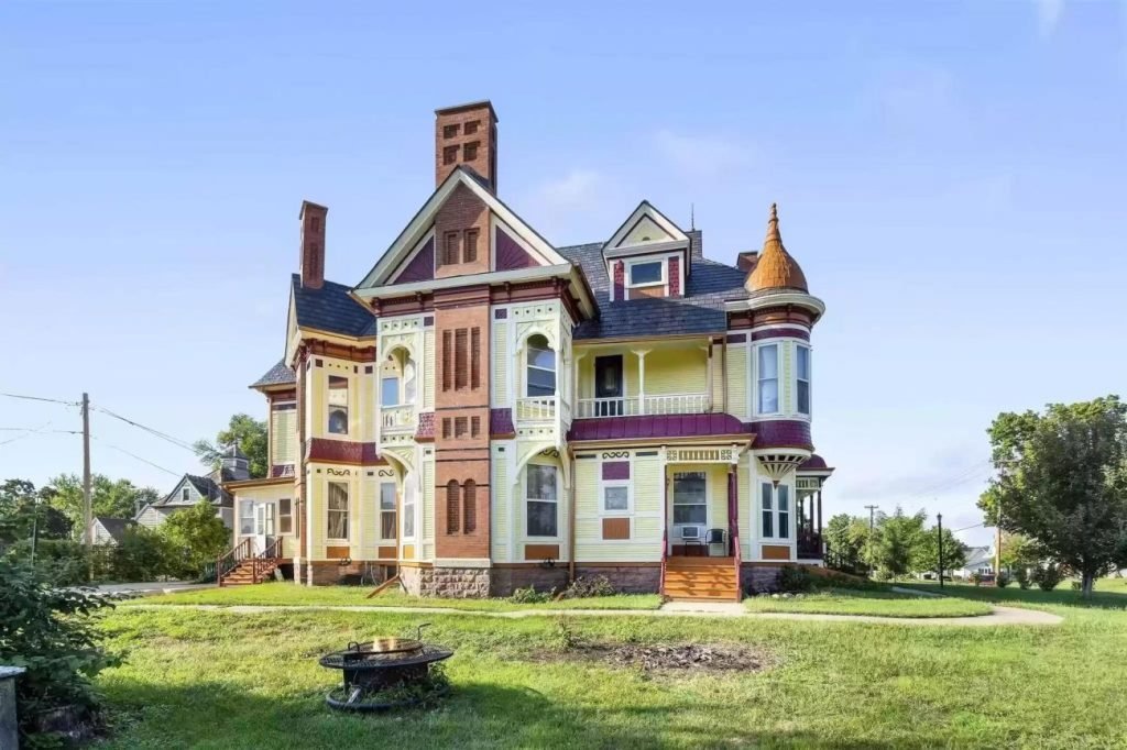 1893 Queen Anne For Sale In Vinton Iowa (9)