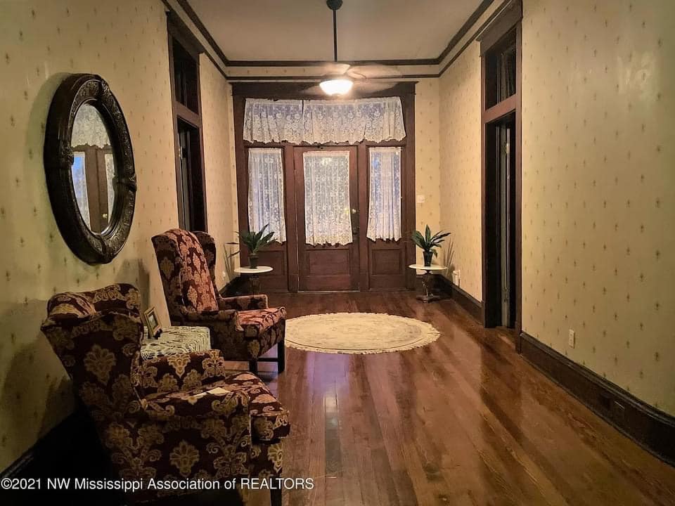 1907 Neoclassical For Sale In Oakland Mississippi (3)