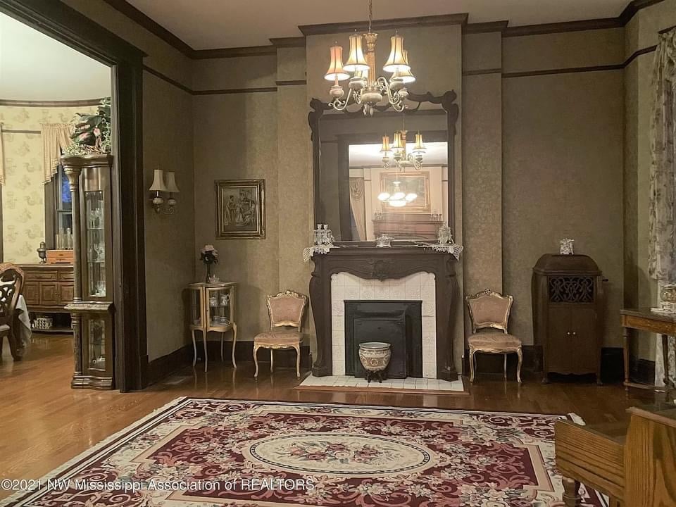 1907 Neoclassical For Sale In Oakland Mississippi (8)