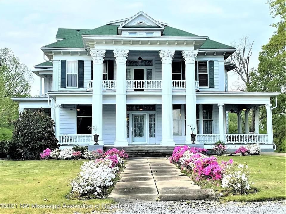 1907 Neoclassical For Sale In Oakland Mississippi