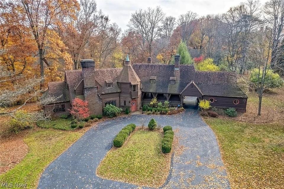 1935 Tudor Revival For Sale In Brecksville Ohio (4)
