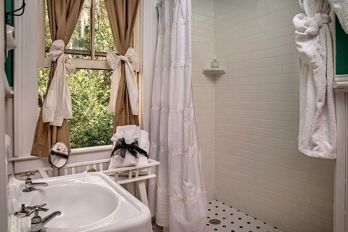 the-heather-bathroom