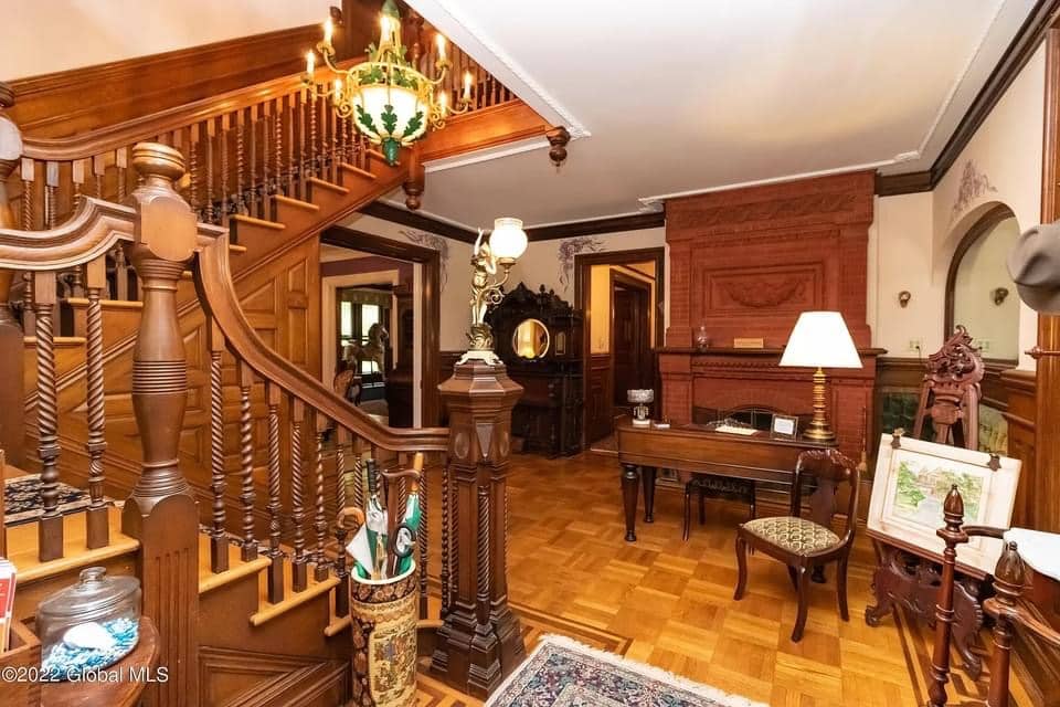 1887 Victorian For Sale In Saratoga New York (3)