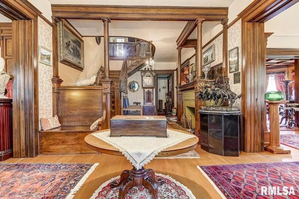 1902 Historic House For Sale In Greenview Illinois (4)