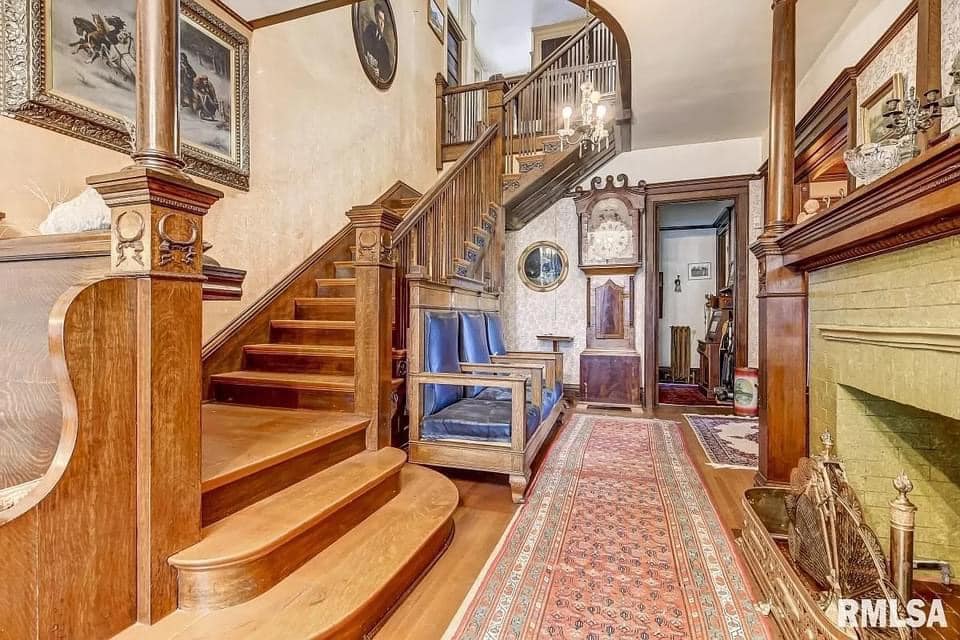 1902 Historic House For Sale In Greenview Illinois (5)