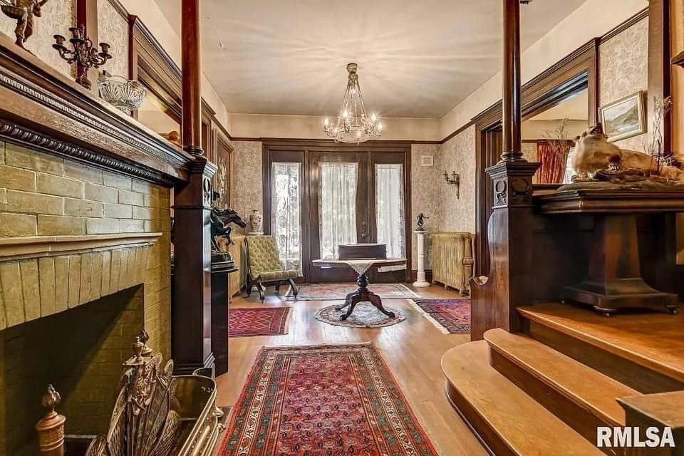 1902 Historic House For Sale In Greenview Illinois (7)