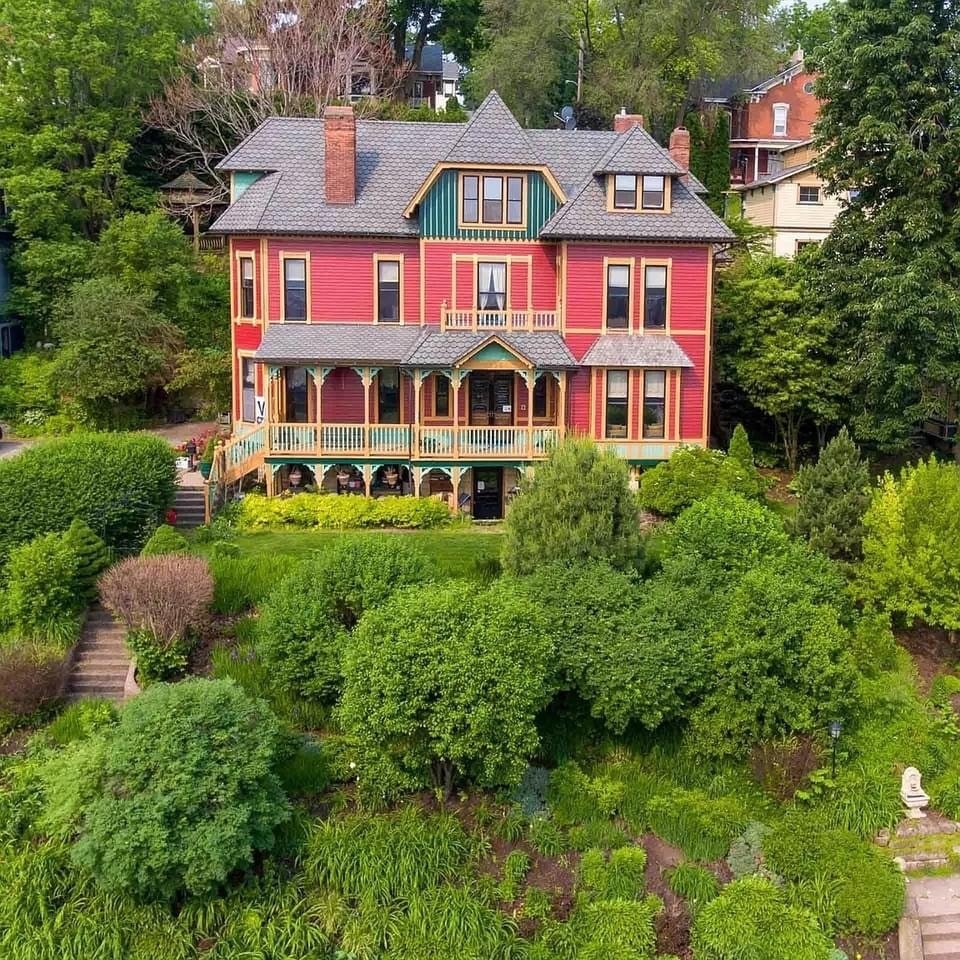 1885 Victorian For Sale In Dubuque Iowa (2)