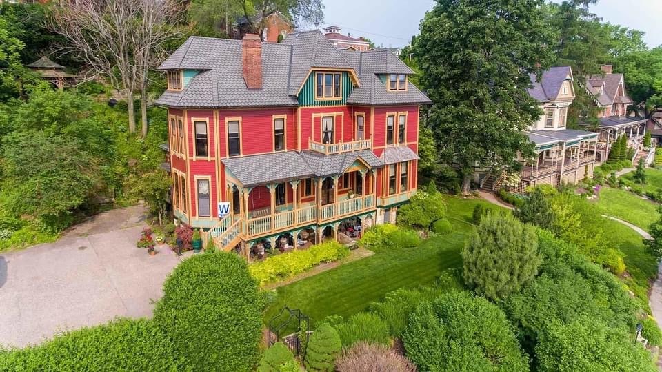 1885 Victorian For Sale In Dubuque Iowa (4)