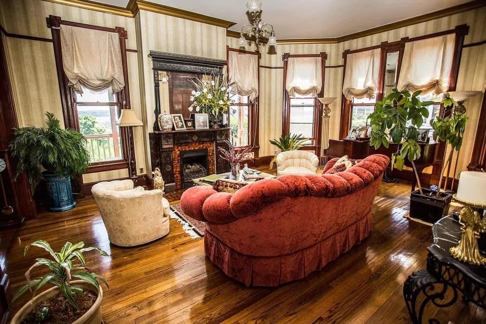 1885 Victorian For Sale In Dubuque Iowa (8)