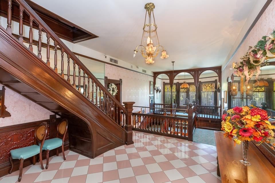1890 Edwards Mansion For Sale In Redlands Californi (7)