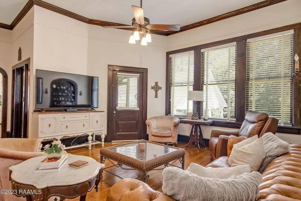 1899 Victorian For Sale In Broussard Louisiana (6)