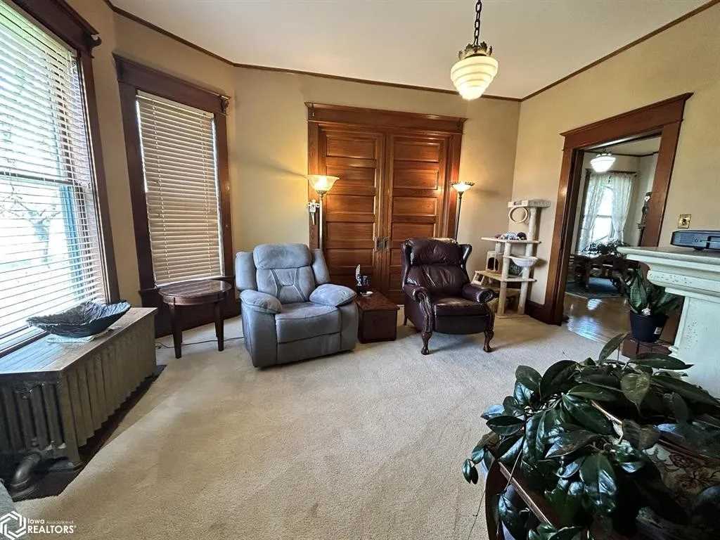 10-222-W-McLane-St