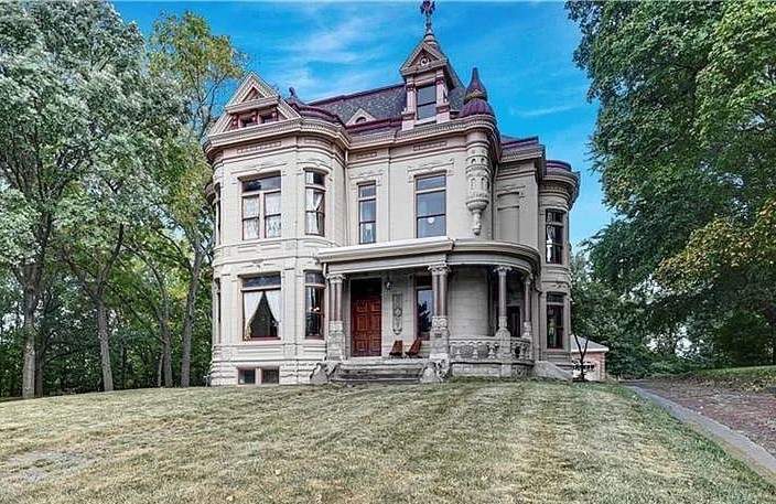 1888 Mansion For Sale In Saint Joseph Missouri (26)