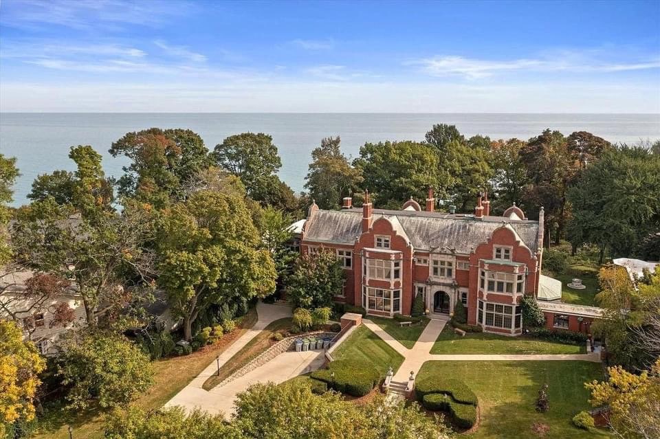 1914 Mansion For Sale In Milwaukee Wisconsin (1)