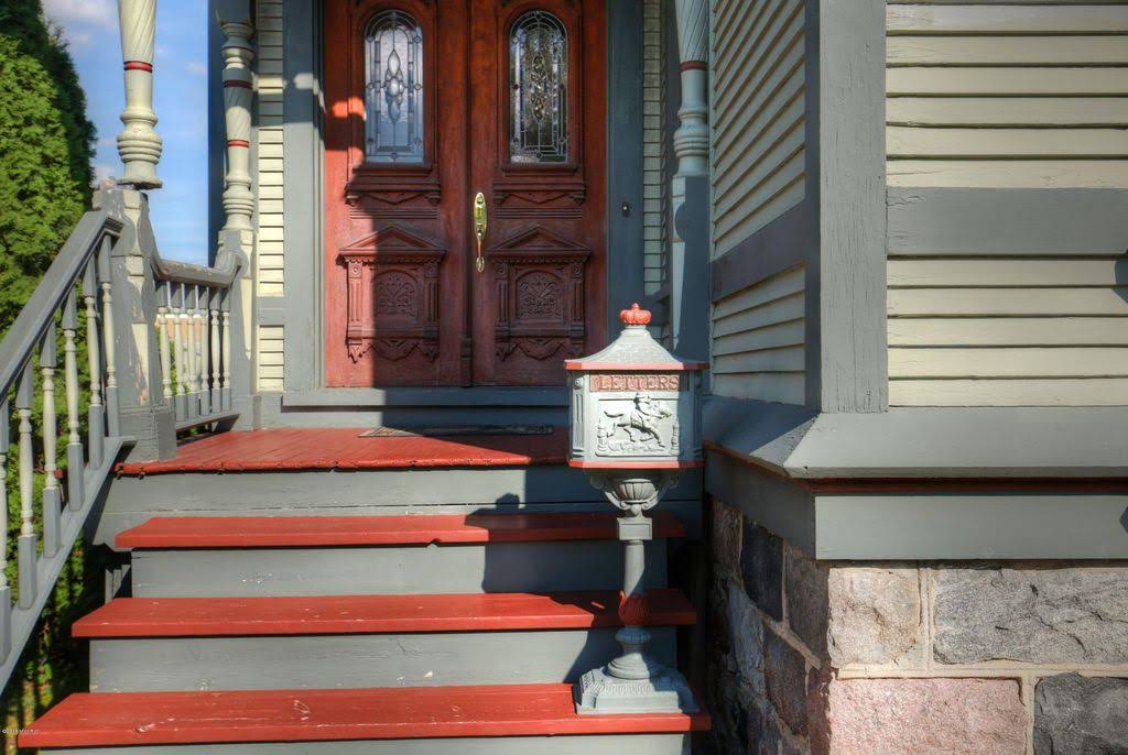1885 Queen Anne For Sale In Hastings Michigan (11)