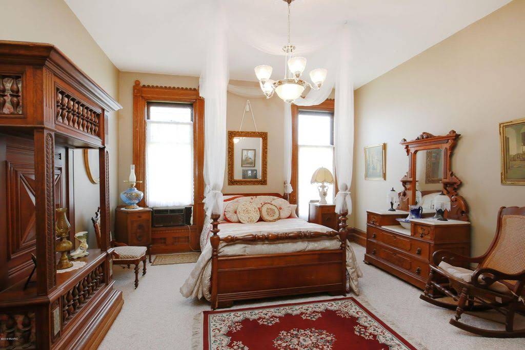 1885 Queen Anne For Sale In Hastings Michigan (38)