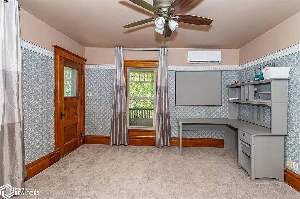 1890 Victorian For Sale In Denison Iowa (15)