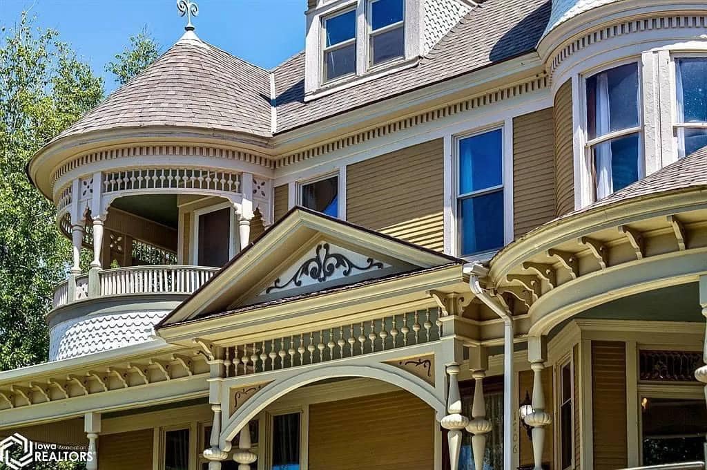 1890 Victorian For Sale In Denison Iowa (17)