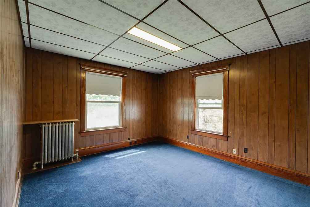 28-732-E-Cemetery-Ave