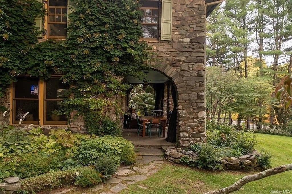 1724699205_12_1880-Stone-House-In-Forestburgh-New-York-8212-Captivating-Houses.jpeg
