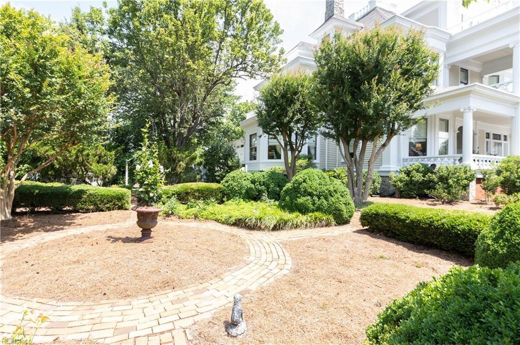 1726329664_587_Historic-1902-Berryman-Mansion-Asks-12M-in-Smithfield-VA-PHOTOS.jpg