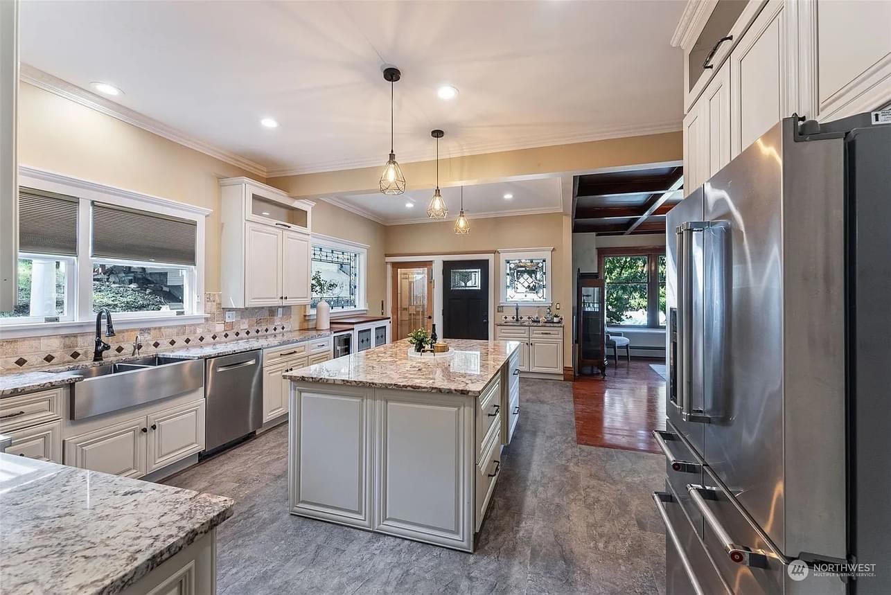 1726508513_276_1913-Waterfront-House-In-Olalla-Washington-8212-Captivating-Houses.jpeg
