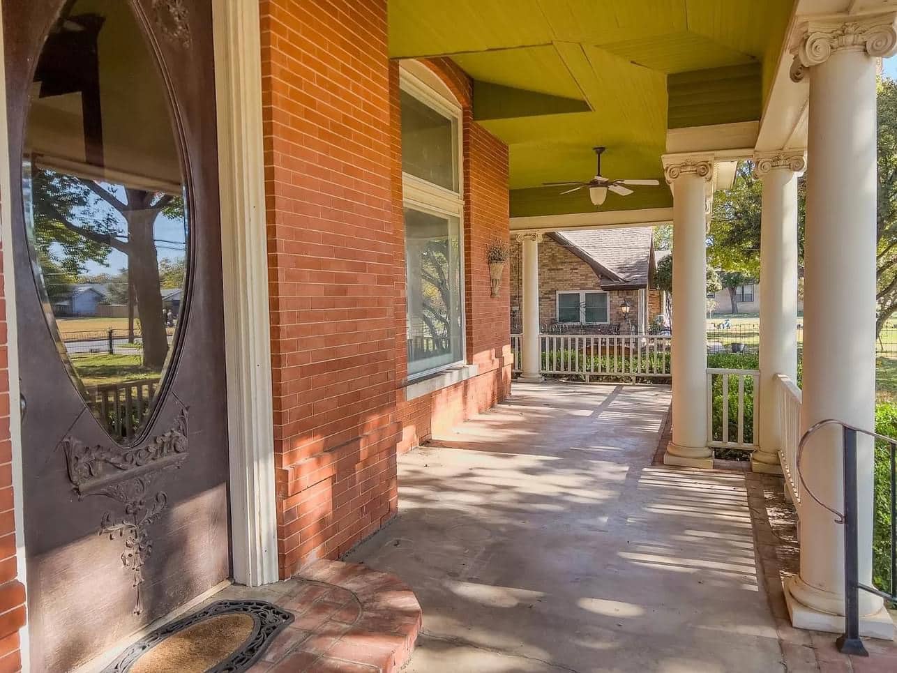 1728750333_331_1890-Waggoner-Hicks-House-In-Vernon-Texas-8212-Captivating-Houses.jpeg