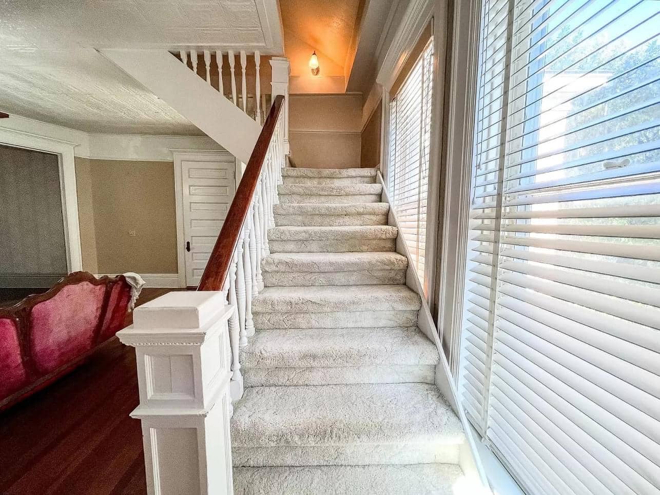 1728750350_461_1890-Waggoner-Hicks-House-In-Vernon-Texas-8212-Captivating-Houses.jpeg