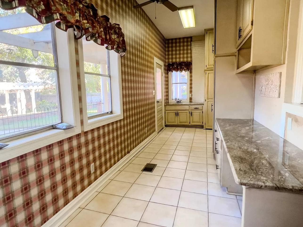1728750353_289_1890-Waggoner-Hicks-House-In-Vernon-Texas-8212-Captivating-Houses.jpeg