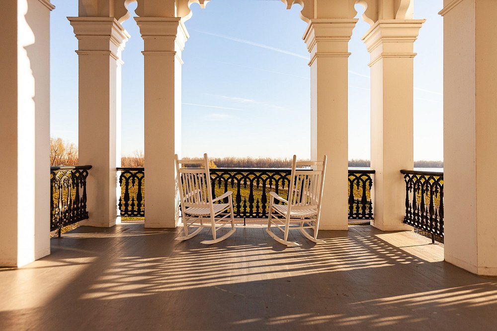 mansion-balcony