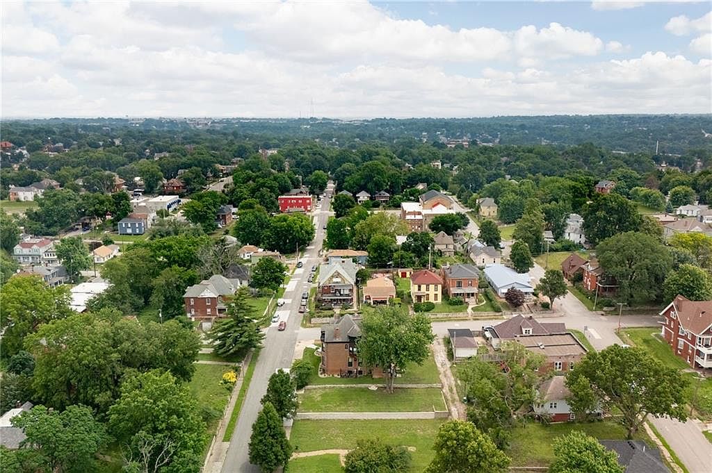 1328 Francis St, Saint Joseph, MO 64501 (1)