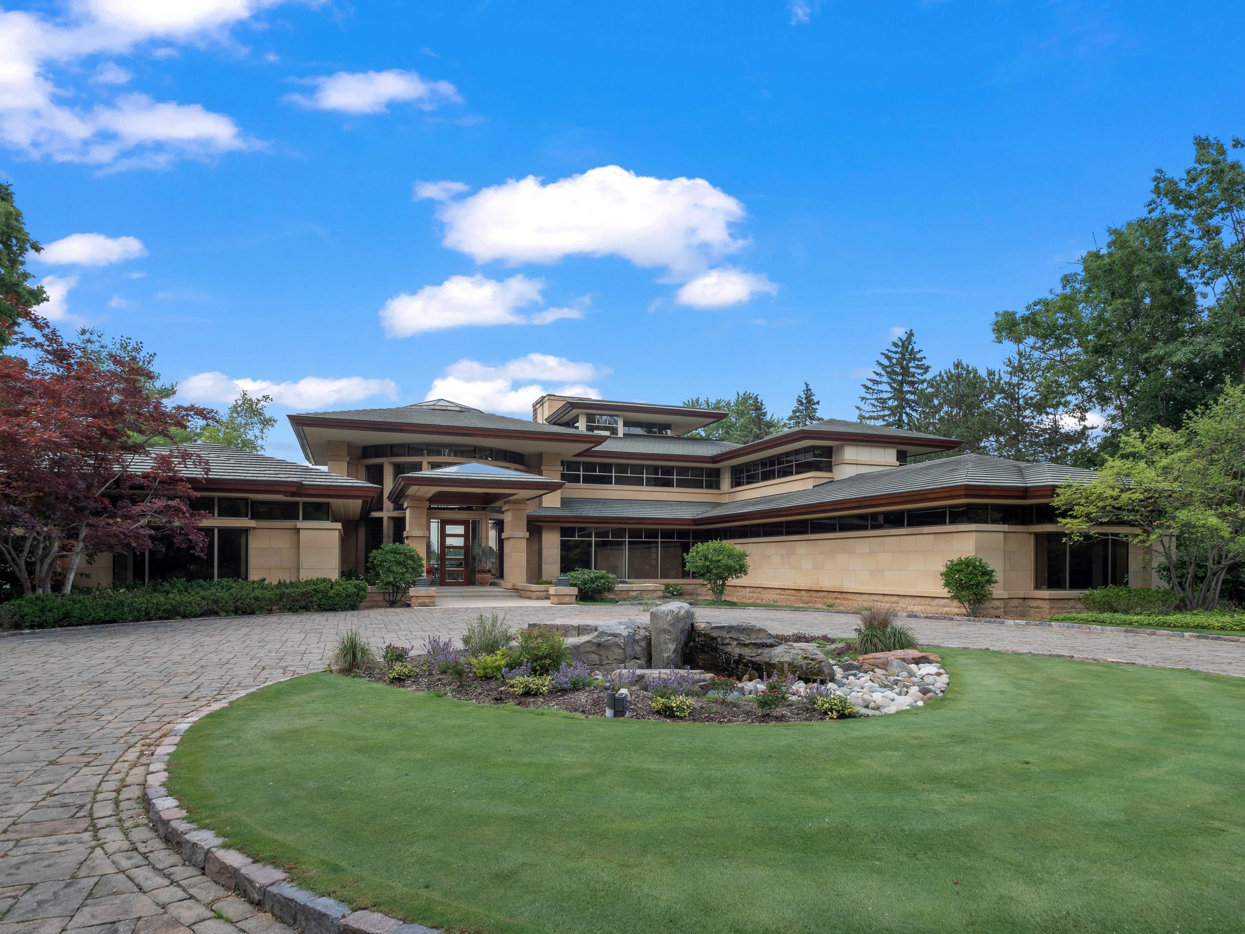 1753277063_88_999-Million-Cass-Lake-Contemporary-Retreat-Designed-by-Architect-Lou.jpg