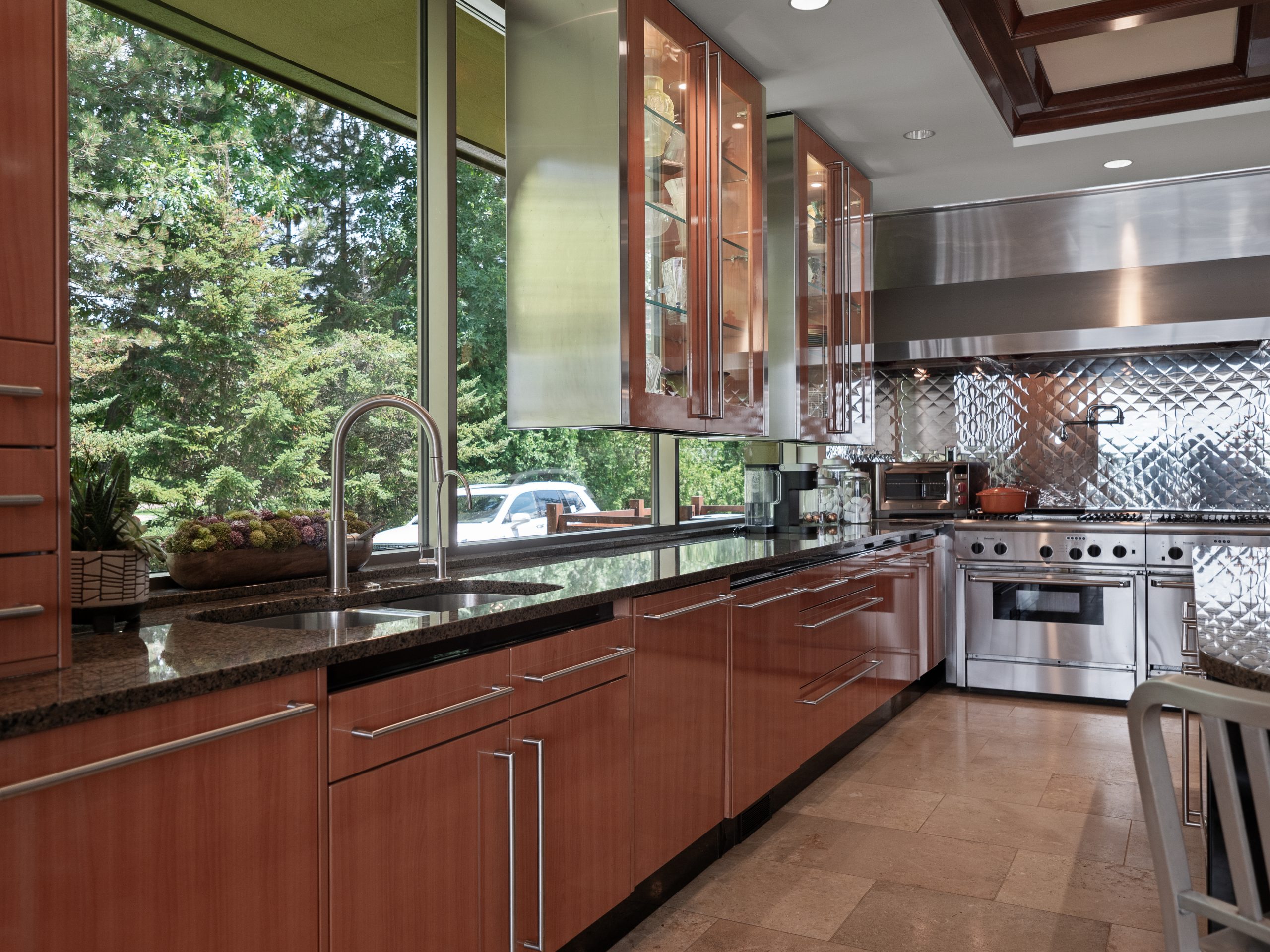 1753277095_585_999-Million-Cass-Lake-Contemporary-Retreat-Designed-by-Architect-Lou.jpg