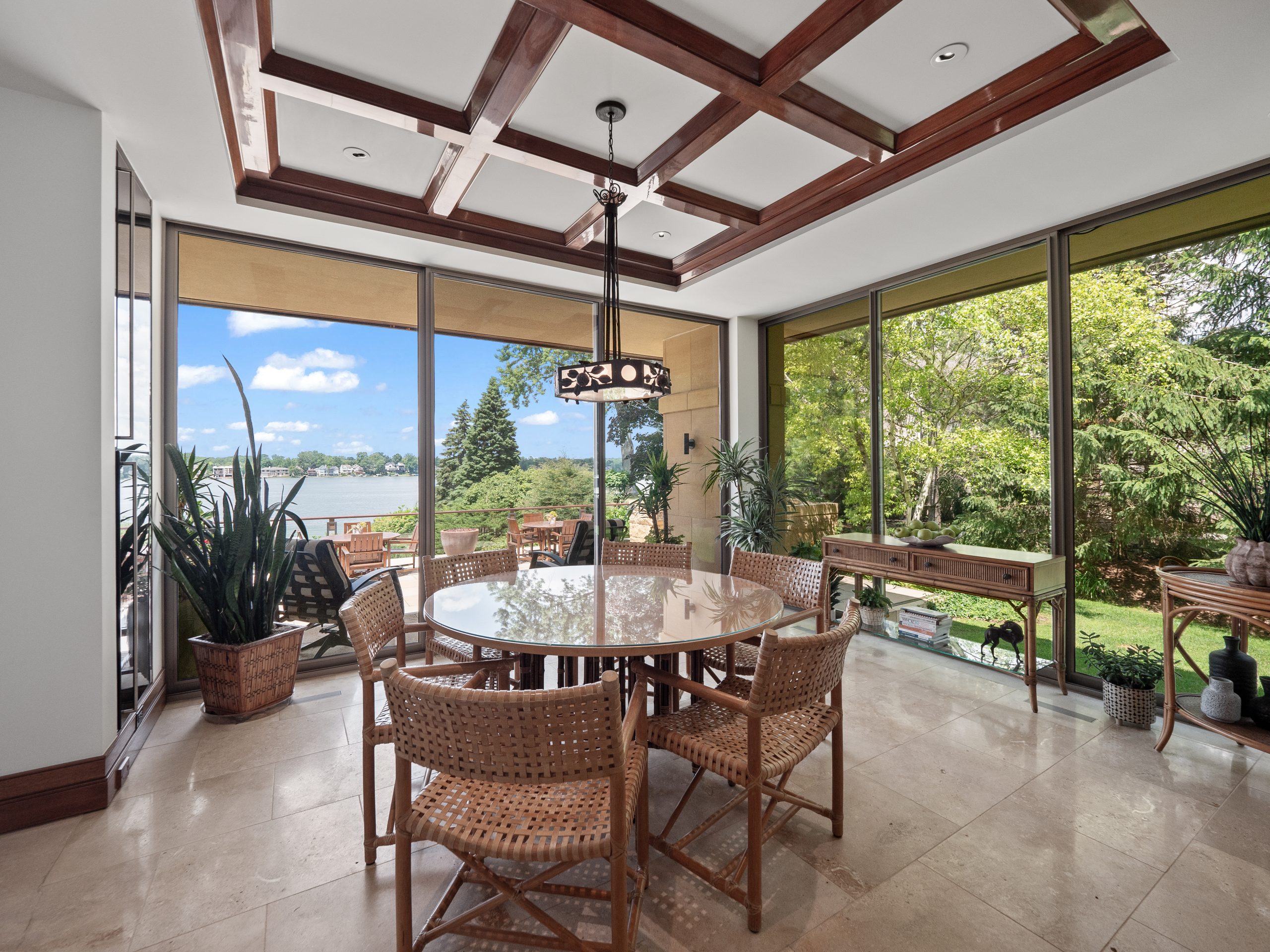 1753277096_830_999-Million-Cass-Lake-Contemporary-Retreat-Designed-by-Architect-Lou.jpg