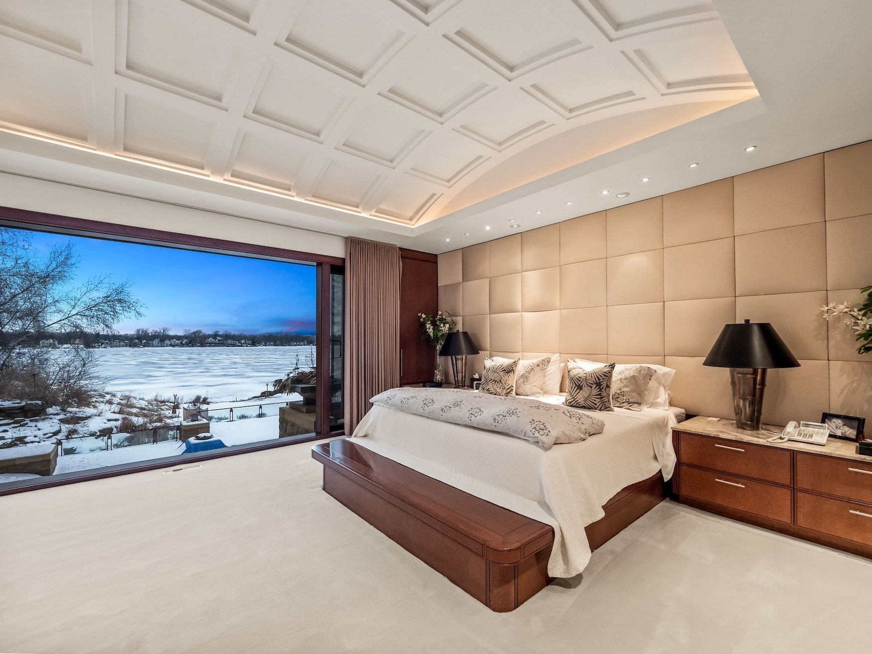 1753277109_719_999-Million-Cass-Lake-Contemporary-Retreat-Designed-by-Architect-Lou.jpg