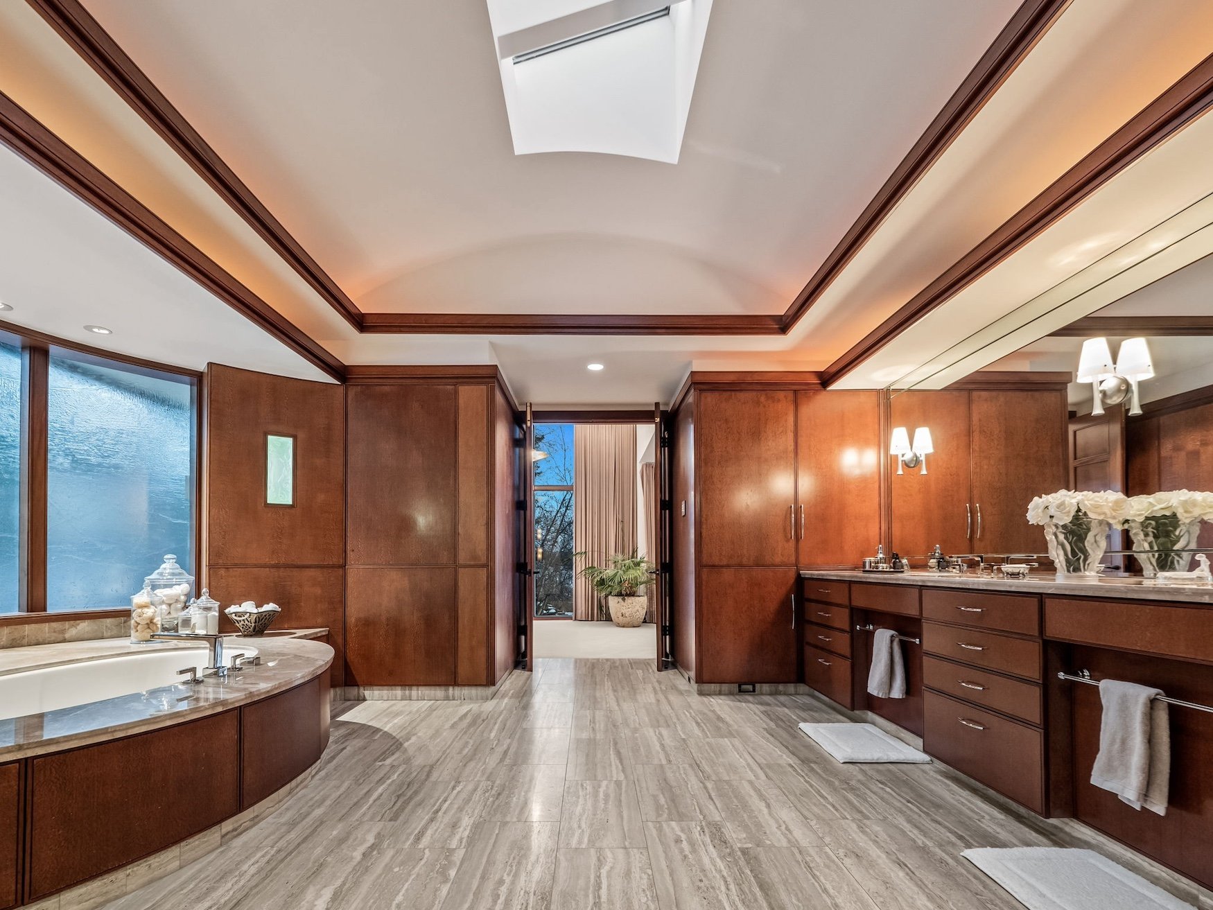 1753277120_699_999-Million-Cass-Lake-Contemporary-Retreat-Designed-by-Architect-Lou.jpg