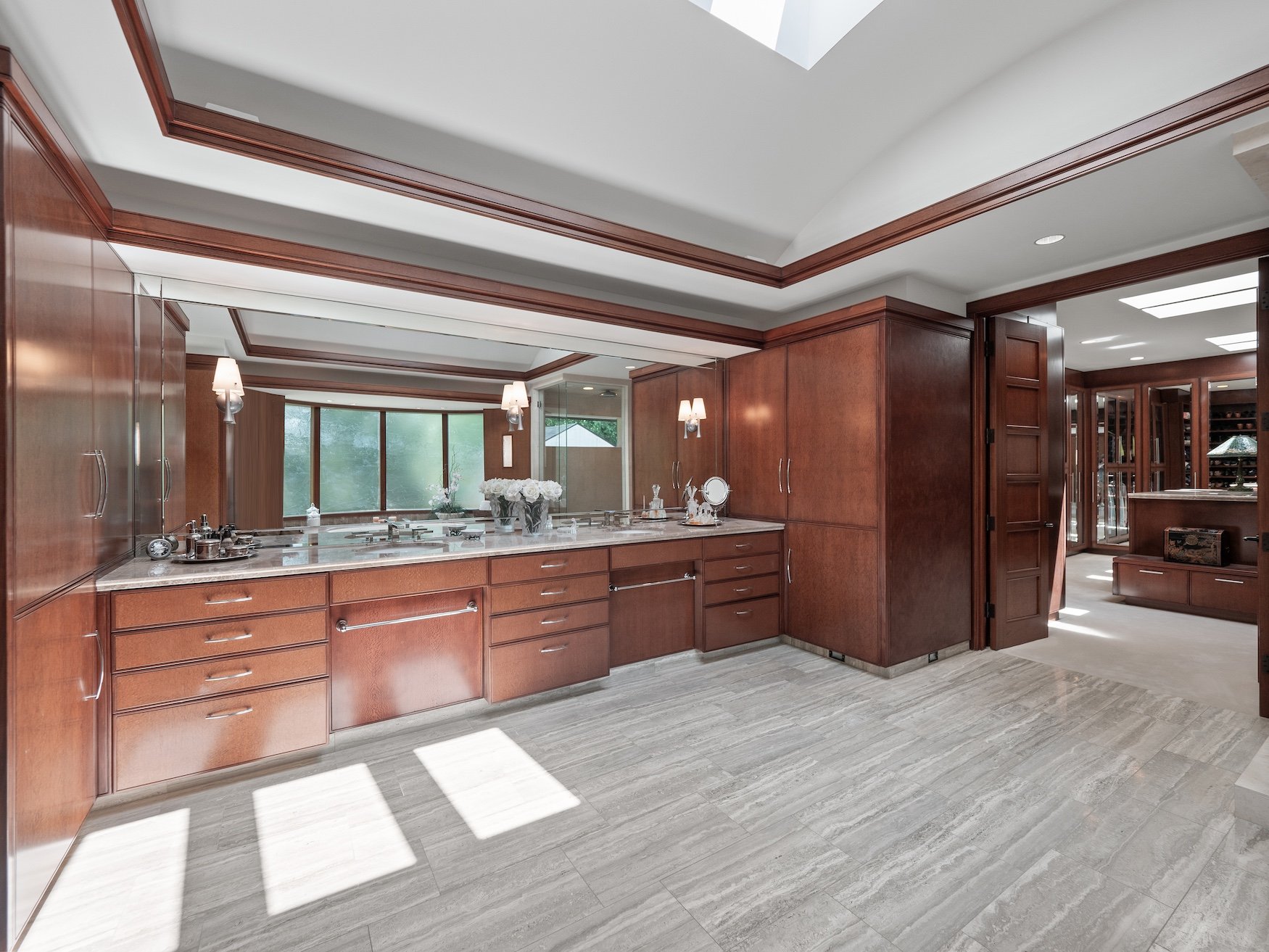 1753277122_555_999-Million-Cass-Lake-Contemporary-Retreat-Designed-by-Architect-Lou.jpg