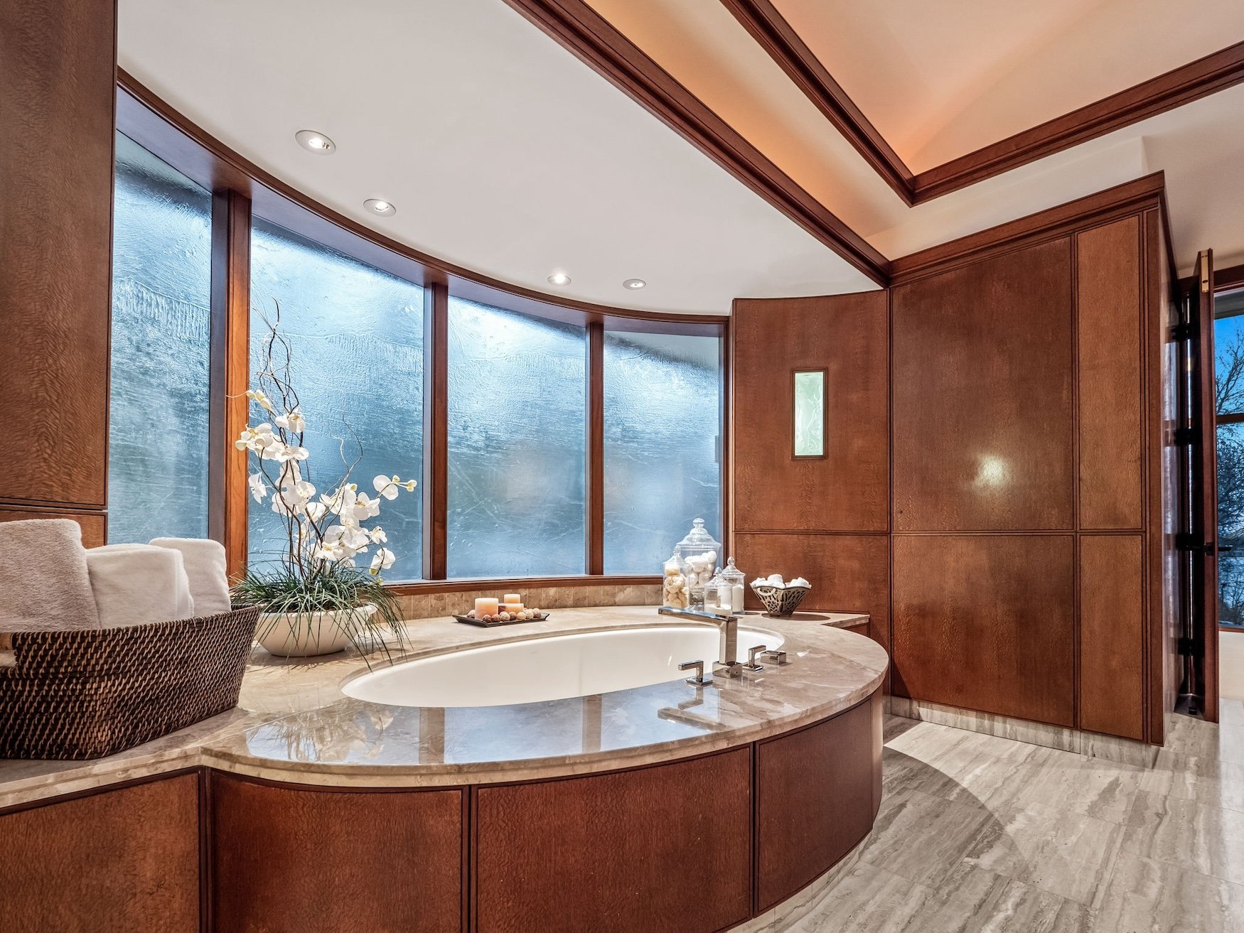 1753277125_484_999-Million-Cass-Lake-Contemporary-Retreat-Designed-by-Architect-Lou.jpg