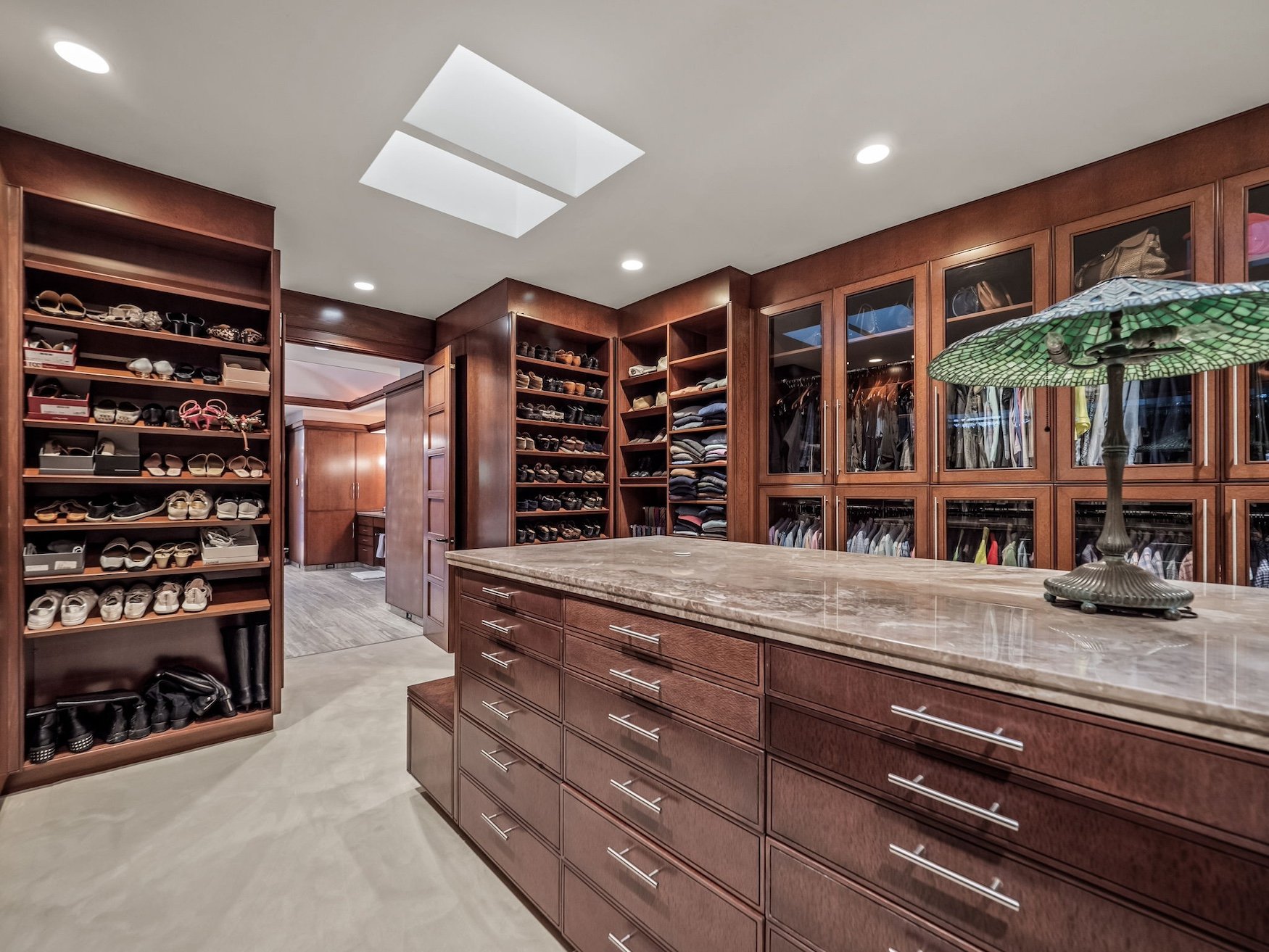 1753277130_895_999-Million-Cass-Lake-Contemporary-Retreat-Designed-by-Architect-Lou.jpg