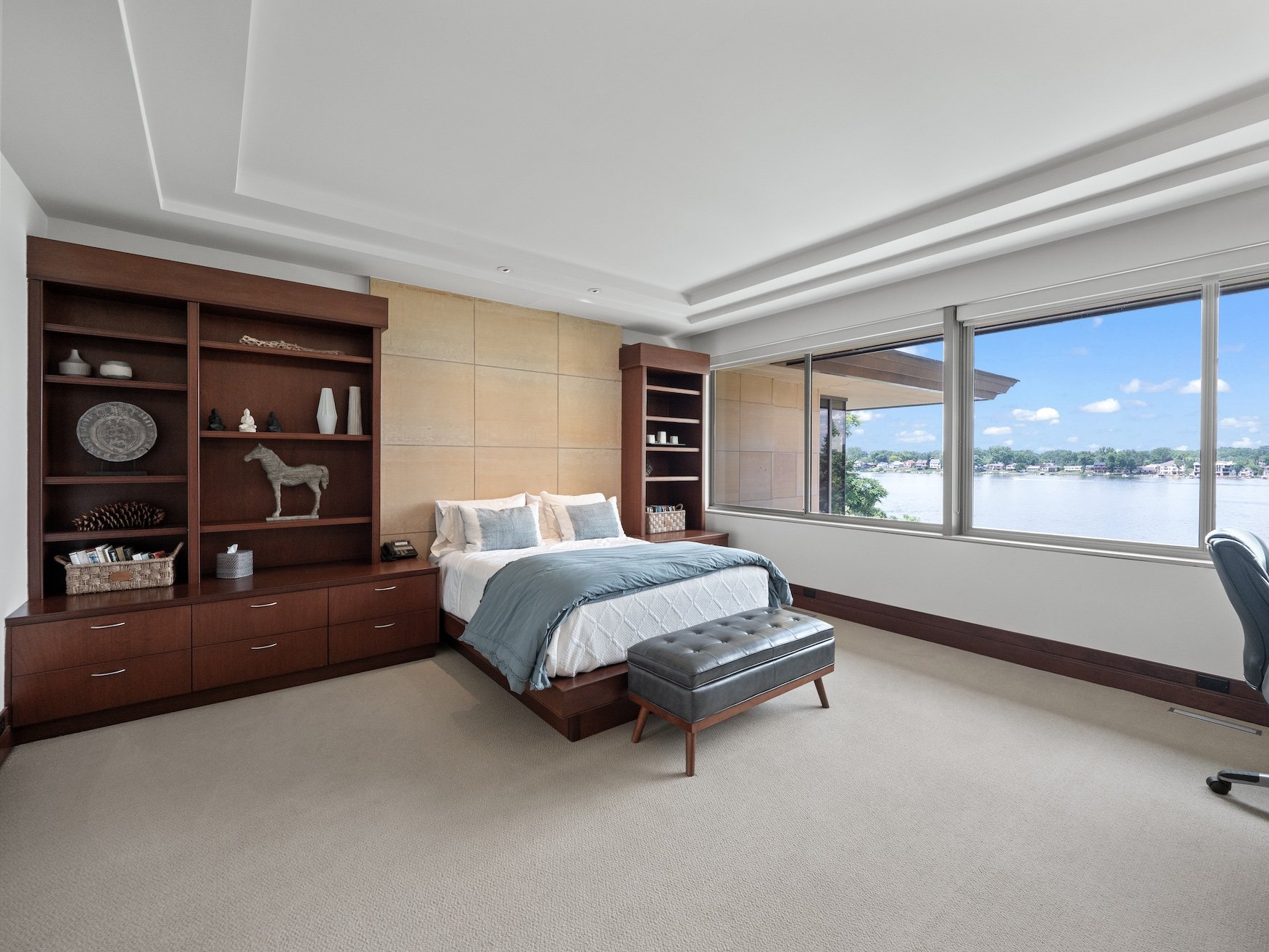 1753277143_166_999-Million-Cass-Lake-Contemporary-Retreat-Designed-by-Architect-Lou.jpg