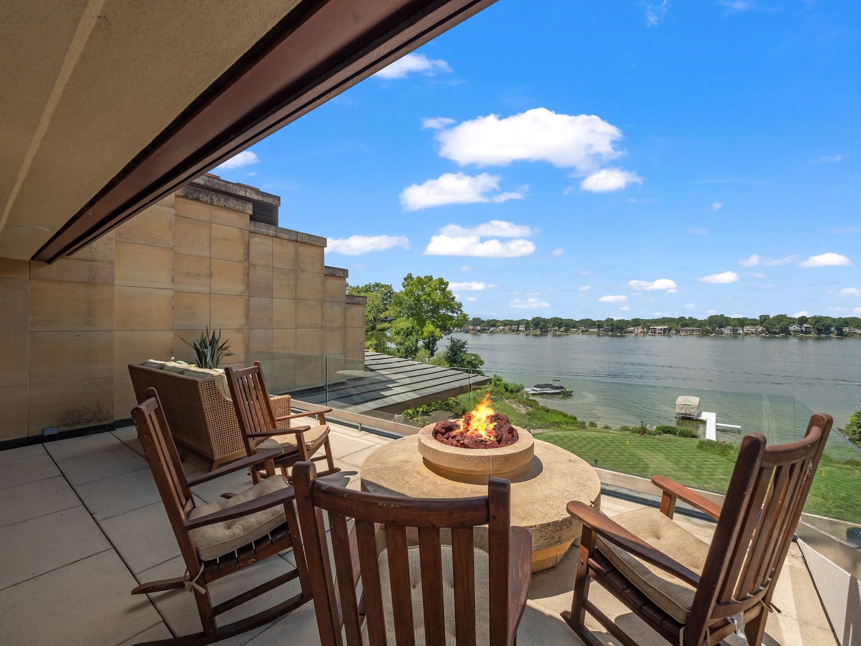 1753277148_437_999-Million-Cass-Lake-Contemporary-Retreat-Designed-by-Architect-Lou.jpg