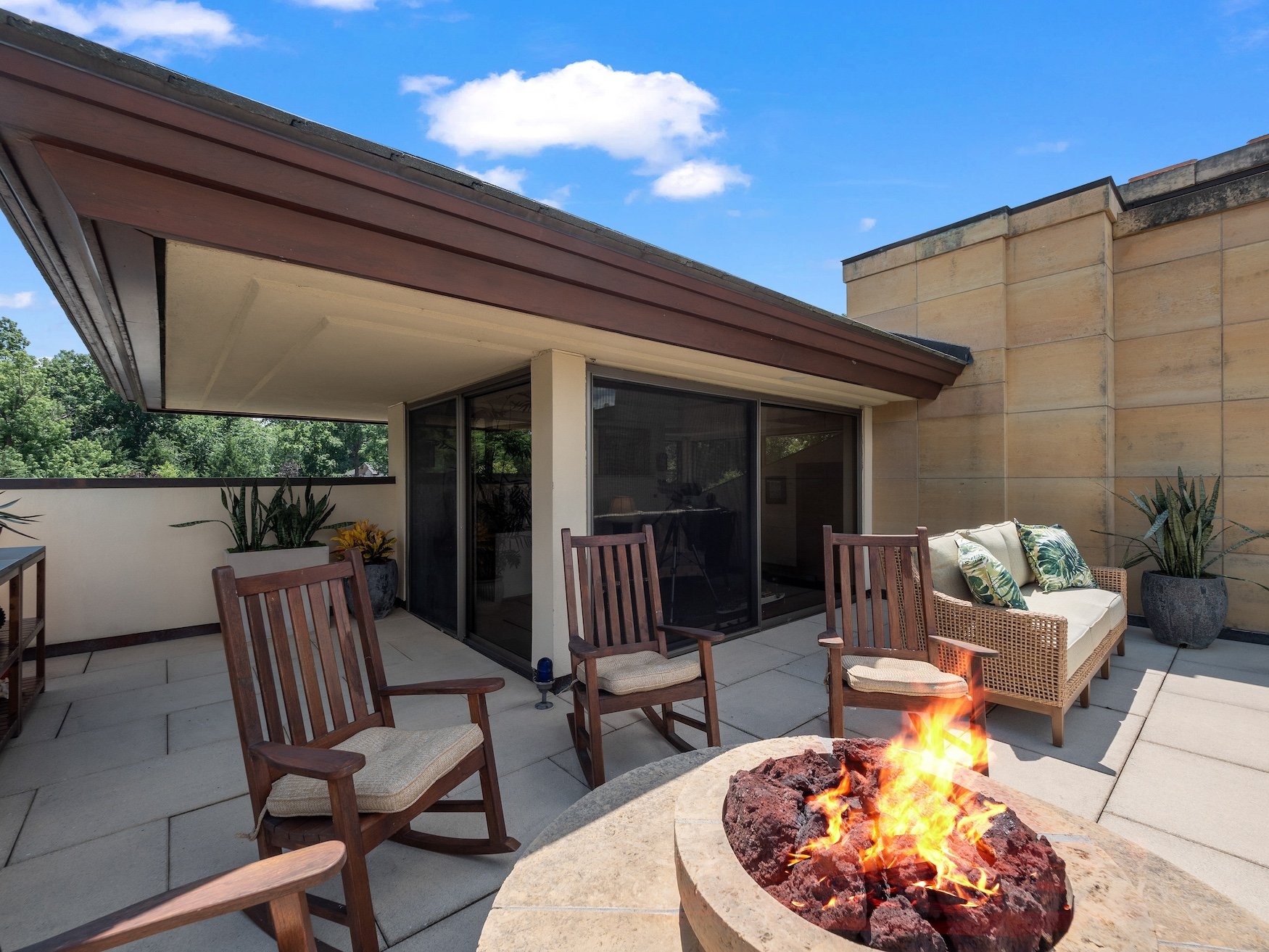 1753277150_362_999-Million-Cass-Lake-Contemporary-Retreat-Designed-by-Architect-Lou.jpg